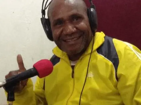 Yesaya Weya, Direktur Radio Suara Tabi Jayapura
