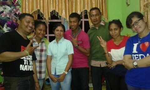 SKP BeeTalk.jpg Pertemuan dan Doa Perdana BeeTalk Fans Radio di Rumah Denny Padang Bulan Sosial Abepura, @ Jhosua01, Inzos, Anitha Kefy, Putra Ayapo, Imanuel, Febry, Feby