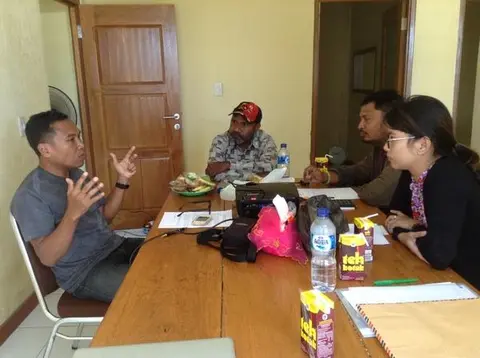 Pelatihan Radio dari Pusat Pengembangan Media Nusantara (PPMN), Cara Membuat Talkshow,  Bersama Eko dari PPMN.